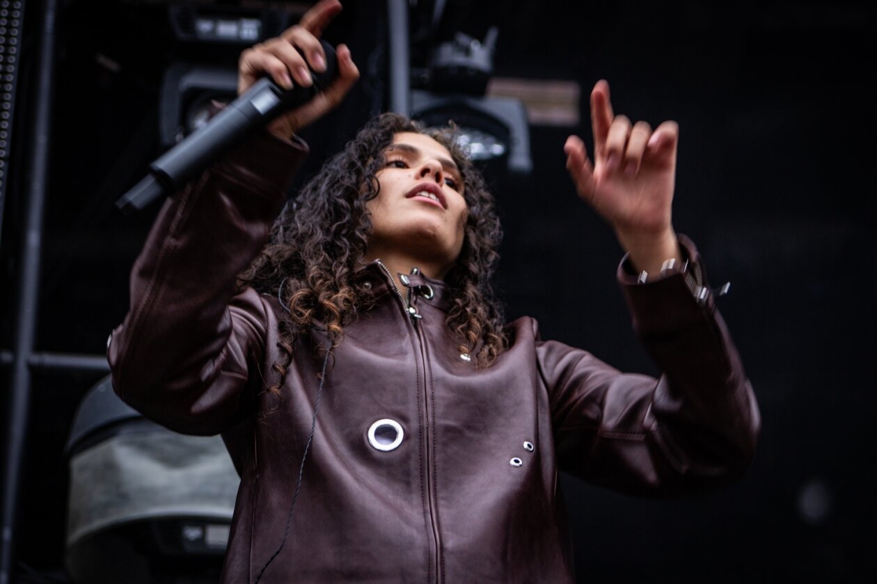 Danielle Balbuena lässt die Festivalcrowd toben. – 070 Shake.