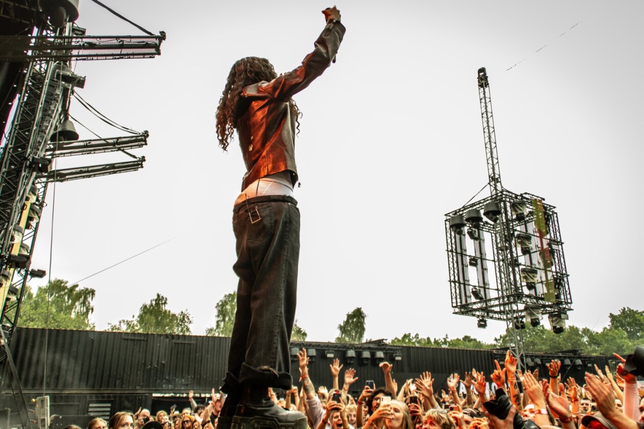 Danielle Balbuena lässt die Festivalcrowd toben. – 070 Shake beim Roskilde Festival.