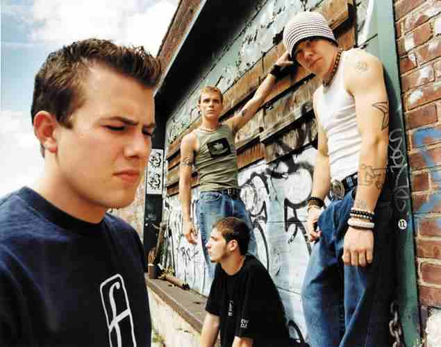 12 Stones – 12 Steine, vier Jungs, eine Band, so sieht's aus. – Auch cool schauen ist nicht so einfach.