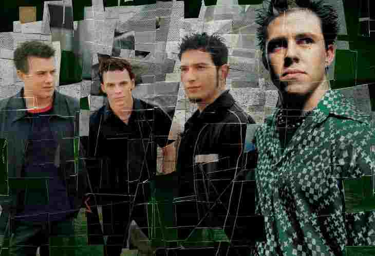 12 Stones – 12 Steine, vier Jungs, eine Band, so sieht's aus. – 'cause deep inside I'm broken ...