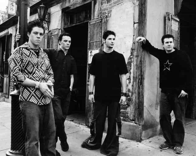 12 Stones – 12 Steine, vier Jungs, eine Band, so sieht's aus. – 'cause I'm broken I know I need you now ...