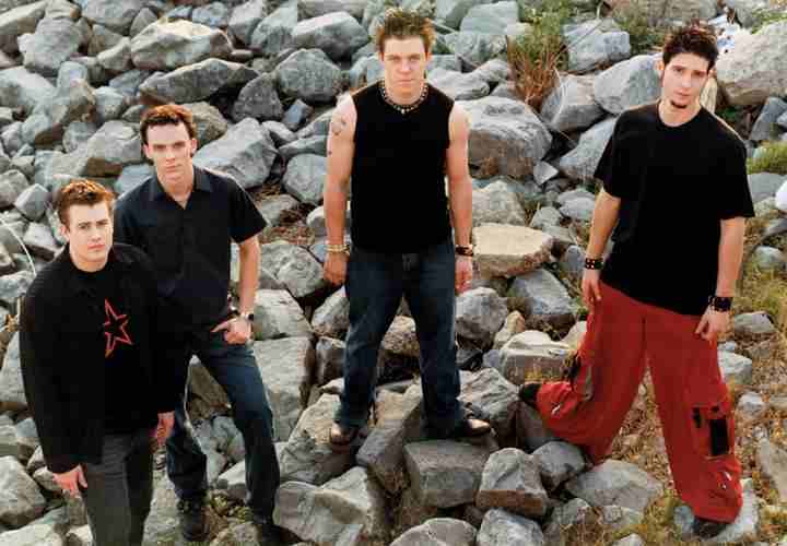 12 Stones – 12 Steine, vier Jungs, eine Band, so sieht's aus. – I need to be broken Take the pain away.