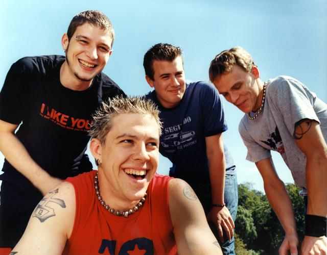 12 Stones – 12 Steine, vier Jungs, eine Band, so sieht's aus. – Sehr witzig!
