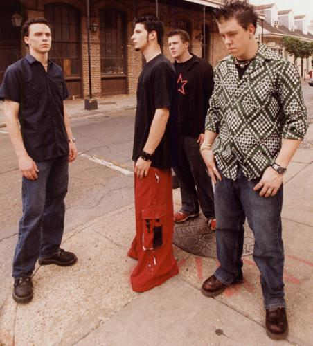 12 Stones – 12 Steine, vier Jungs, eine Band, so sieht's aus. – You force your words so deep within.