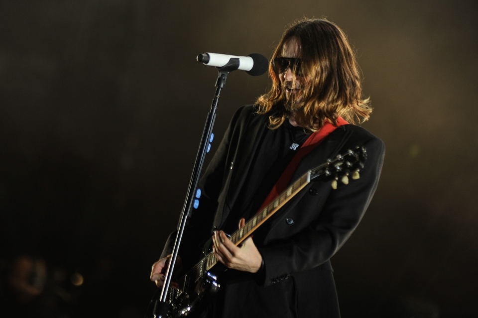 Jared Leto und Co. auf der Pressekonferenz, dann auf der Bühne. – 30 Seconds To Mars.
