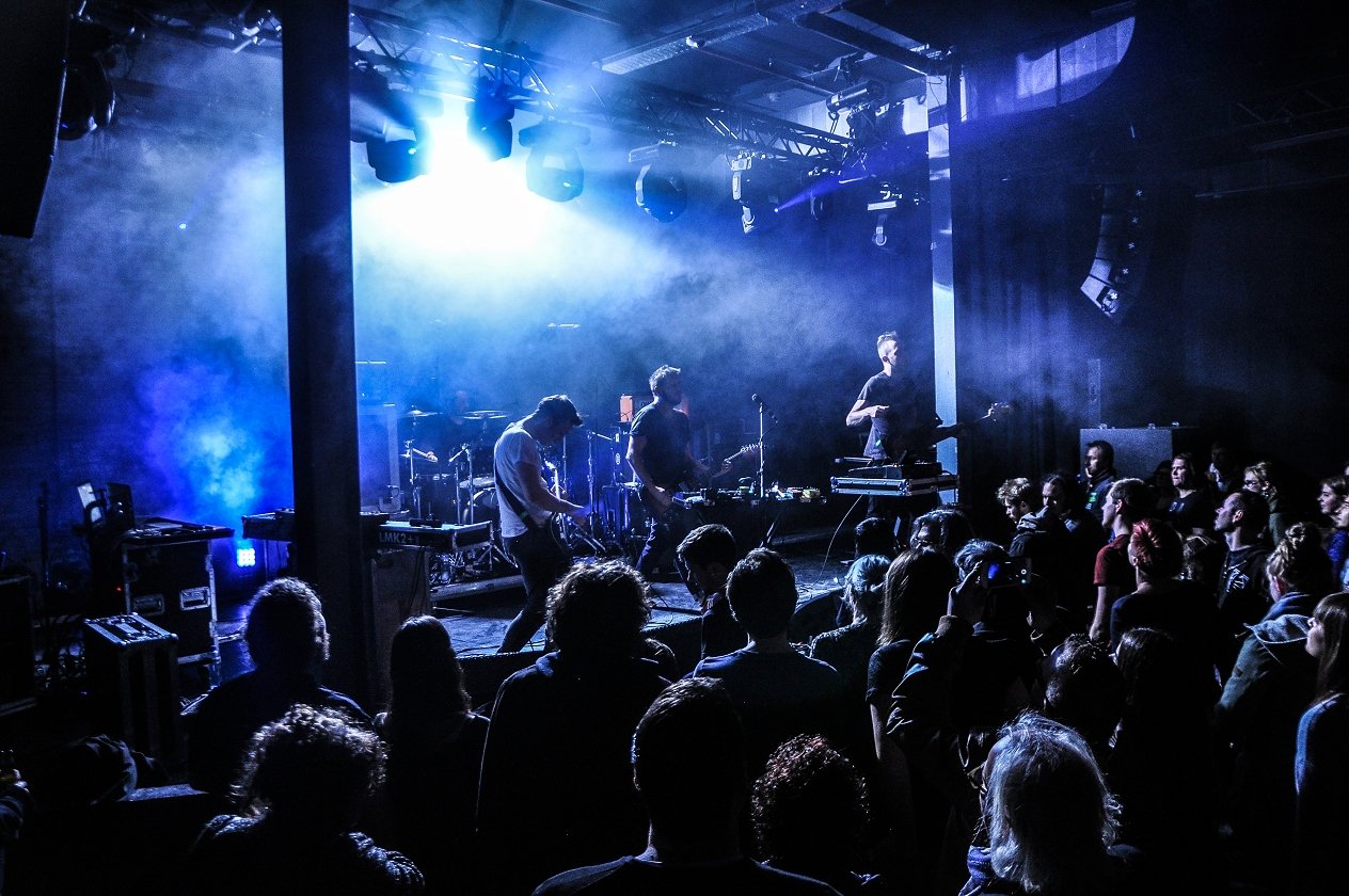 65daysofstatic – Viele Kabel, ein Sound: Eine Math-Rock-Messe ohnegleichen in Holland. – Math-Rock-Lehrstunde in Maastricht.