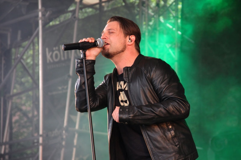 Einer der wenigen echten Rockacts der Sause. – A Life Divided.