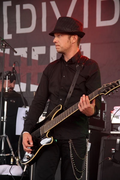 Einer der wenigen echten Rockacts der Sause. – A Life Divided.