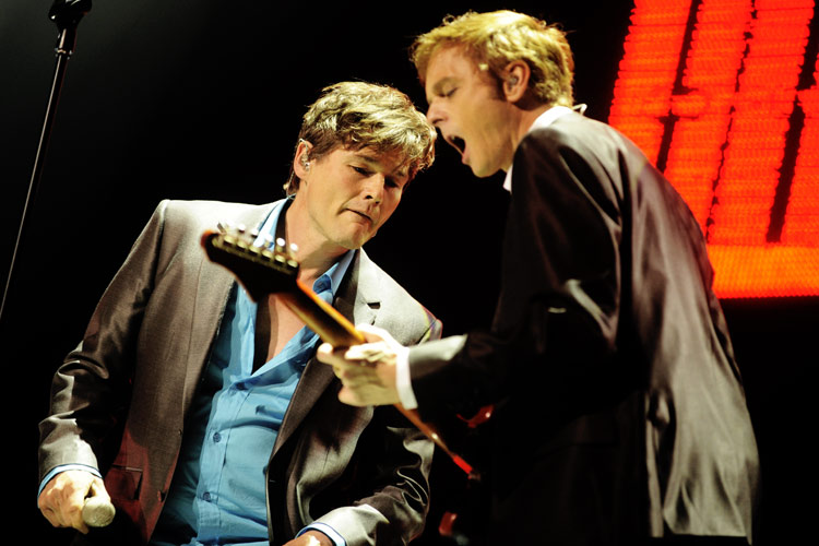 A-ha – Die Norweger auf Abschiedstournee in der Kölner Arena. – Morten und Pal im Duett.
