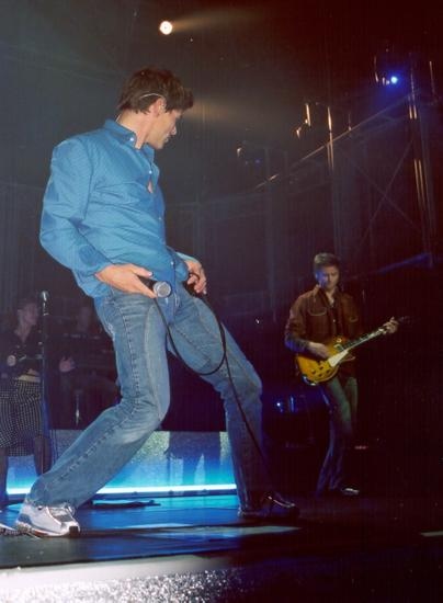 A-ha – Die Überväter des Nordland Pop geben sich die Ehre. – Und mit Hüftschwung.