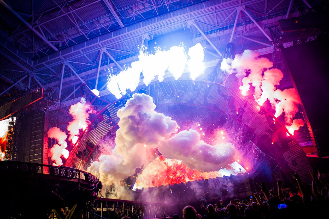 AC/DC – Am Rhein gaben Angus Young, Axl Rose und Co. ihr vorerst letztes Konzert der "Rock Or Bust"-Europatour. – Rock Or Bust!