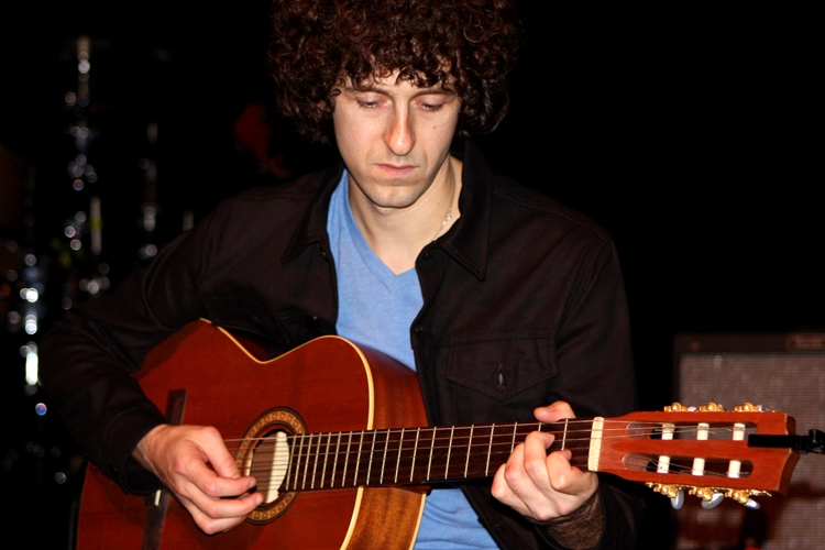 Adam Green – Der Anti-Folk-Hero im Theaterhaus. – Akustikunterstützung.