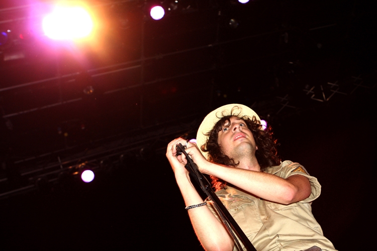 Adam Green – Der Anti-Folk-Hero im Theaterhaus. – Gut festhalten am Mic.