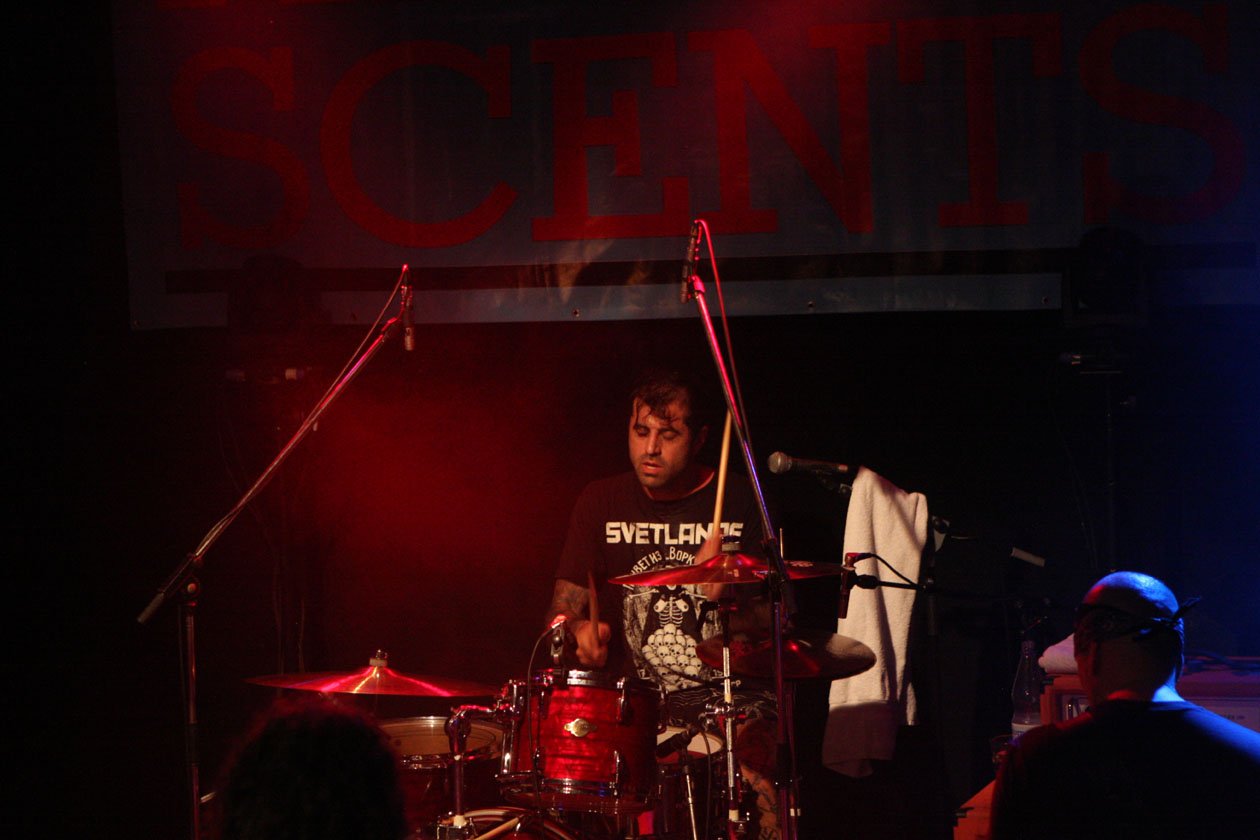 "We can fight people or we can dance with them". Die Cali-Punk-Legenden live am Bodensee. In memoriam Steve Soto. – Adolescents.