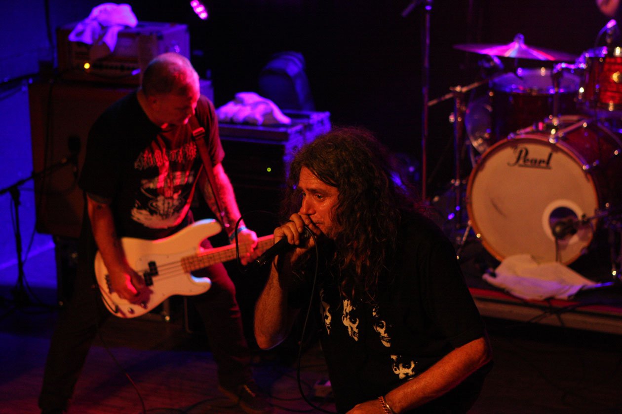 "We can fight people or we can dance with them". Die Cali-Punk-Legenden live am Bodensee. In memoriam Steve Soto. – Adolescents.