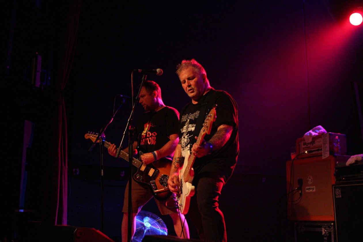 "We can fight people or we can dance with them". Die Cali-Punk-Legenden live am Bodensee. In memoriam Steve Soto. – Adolescents.