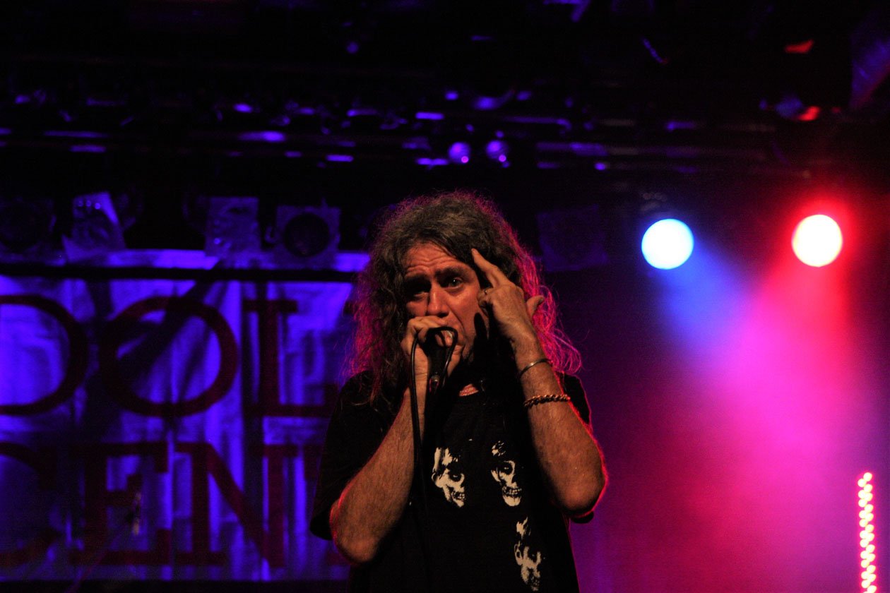 "We can fight people or we can dance with them". Die Cali-Punk-Legenden live am Bodensee. In memoriam Steve Soto. – Adolescents.