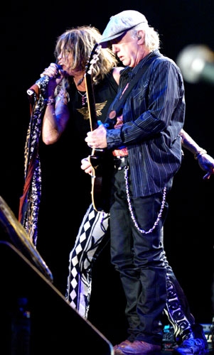 Aerosmith – Die Rock-Veteranen mit einem souveränen Auftritt in der Fächerstadt. – 