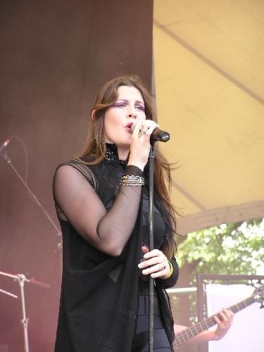 After Forever mussten um einiges früher ran, als ihre Kollegen von Within Temptation. – 