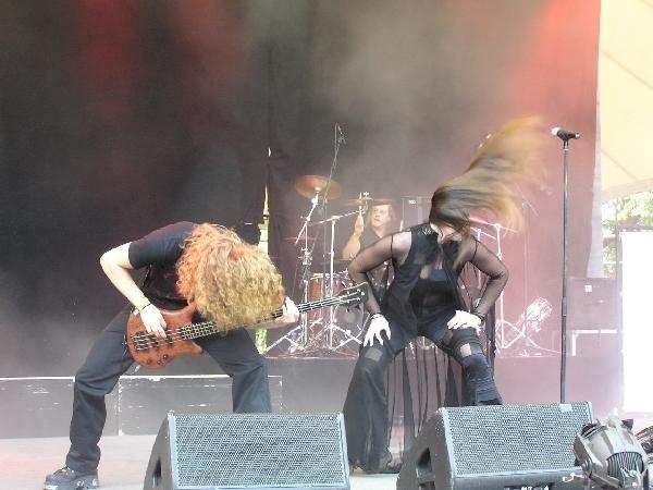 After Forever mussten um einiges früher ran, als ihre Kollegen von Within Temptation. – 