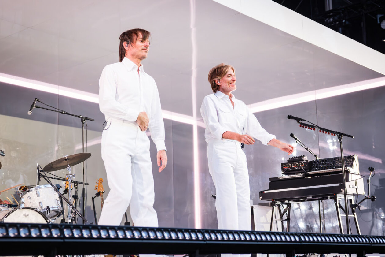 Das legendäre französische Elektronik-Duo live beim renommierten Event in der Schweiz. – Air.
