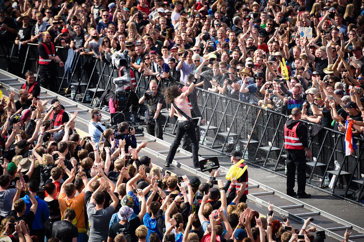 Airbourne – Hardrock- Show am Ring. – Nah am Fan.