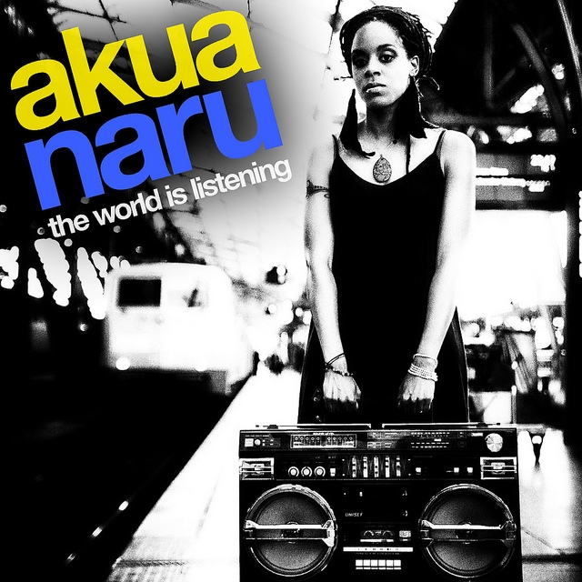 Akua Naru, die rappende Poetin – ...danach folgt "The World Is Listening".