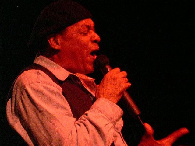 Al Jarreau – Bei seiner Tour 2004 wird der Entertainer stürmisch gefeiert. – 