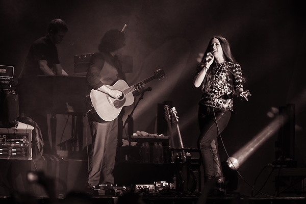 Alanis Morissette – Die Amerikanerin beim einzigen Deutschlandgig in der Zitadelle Spandau. – Alanis in Berlin-Spandau.