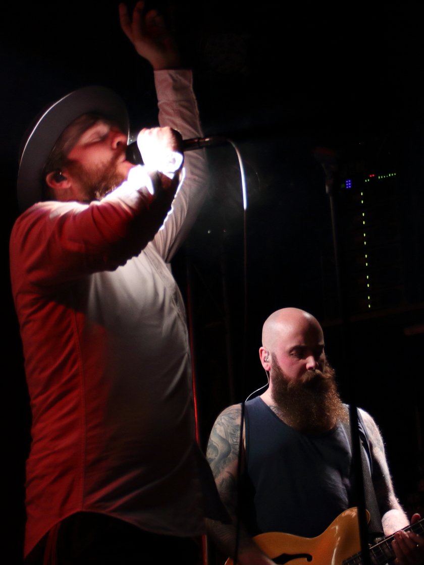 It feels like he came really close that night! – Alex Clare und Basser Chris.