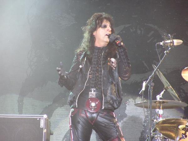 Alice Cooper – Der Altmeister des Shock-Rocks zählt noch lange nicht zum alten Eisen. – 