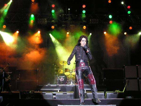 Alice Cooper – Der Altmeister des Shock-Rocks zählt noch lange nicht zum alten Eisen. – 