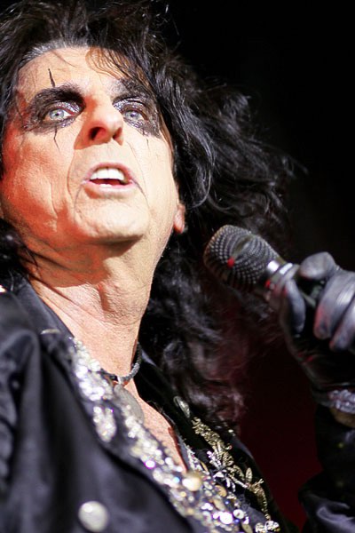 Alice Cooper – Schockrocken auf dem Museumsplatz. – 