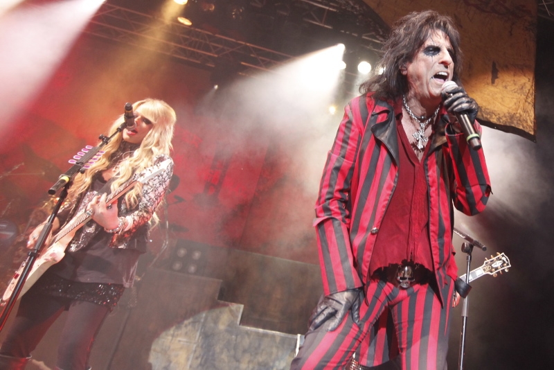Alice Cooper – Einzige Deutschland-Show des Horror-Großmeisters 2012. – Between High School And Old School.