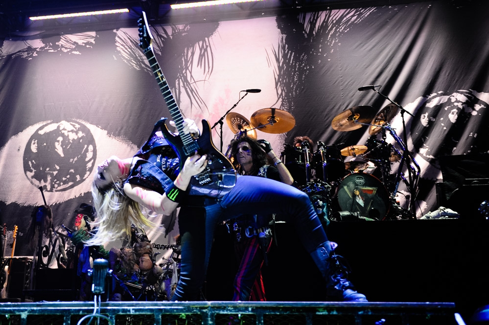 Alice Cooper – Viel viel mehr als nur Support für Mötley Crüe. – Ein Hingucker.