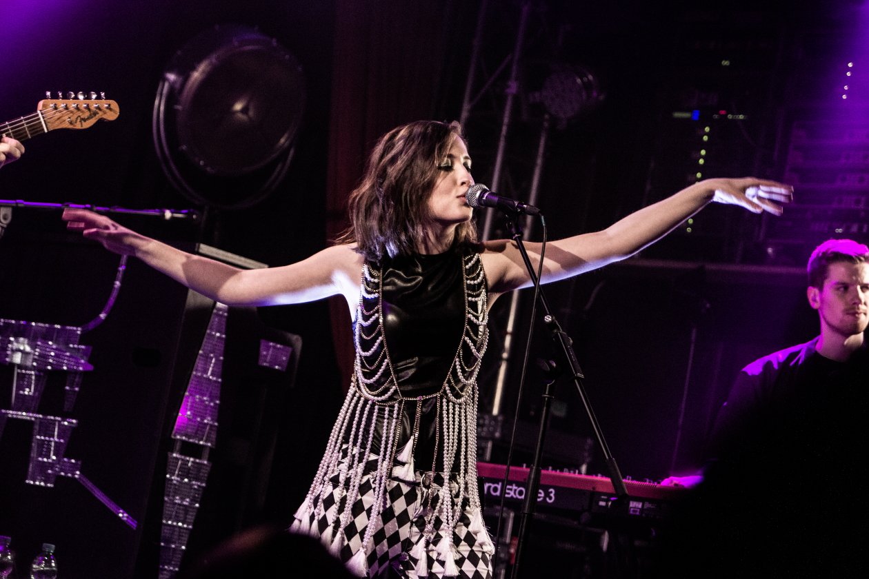 Alice Merton letzter Gig vor "MINT" – mit Special Guest Bosse. – Einen Monat später erscheint ...