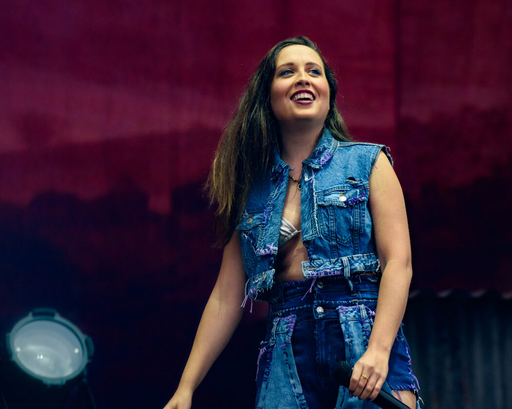 Die Globetrotterin live in Neuhausen ob Eck. – Alice Merton.