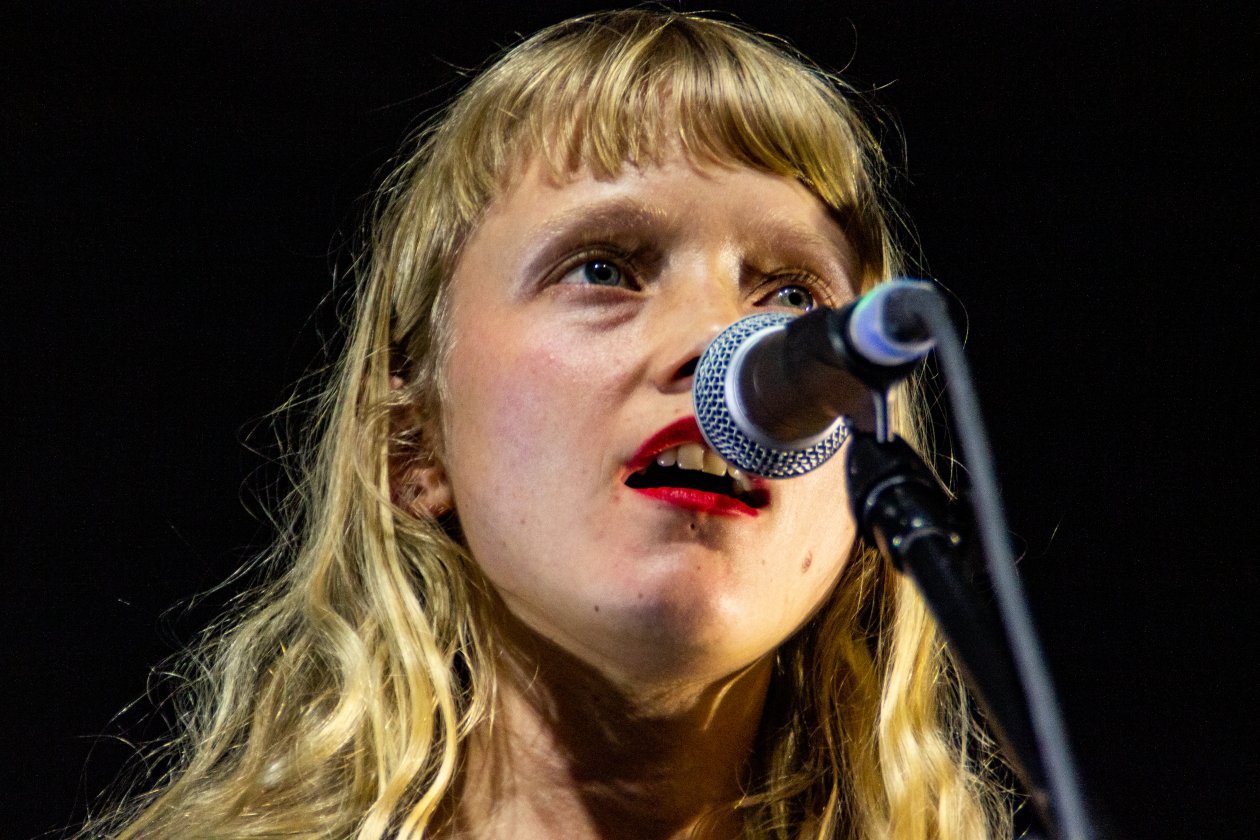 Alice Phoebe Lou – Tourfinale im Berliner Wohnzimmer. – Als 18-Jährige ...