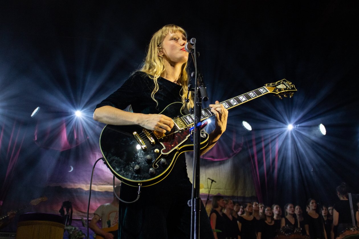 Tourfinale im Berliner Wohnzimmer. – Alice Phoebe Lou.
