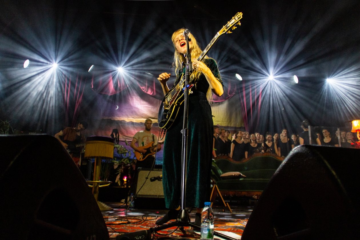 Tourfinale im Berliner Wohnzimmer. – Alice Phoebe Lou.