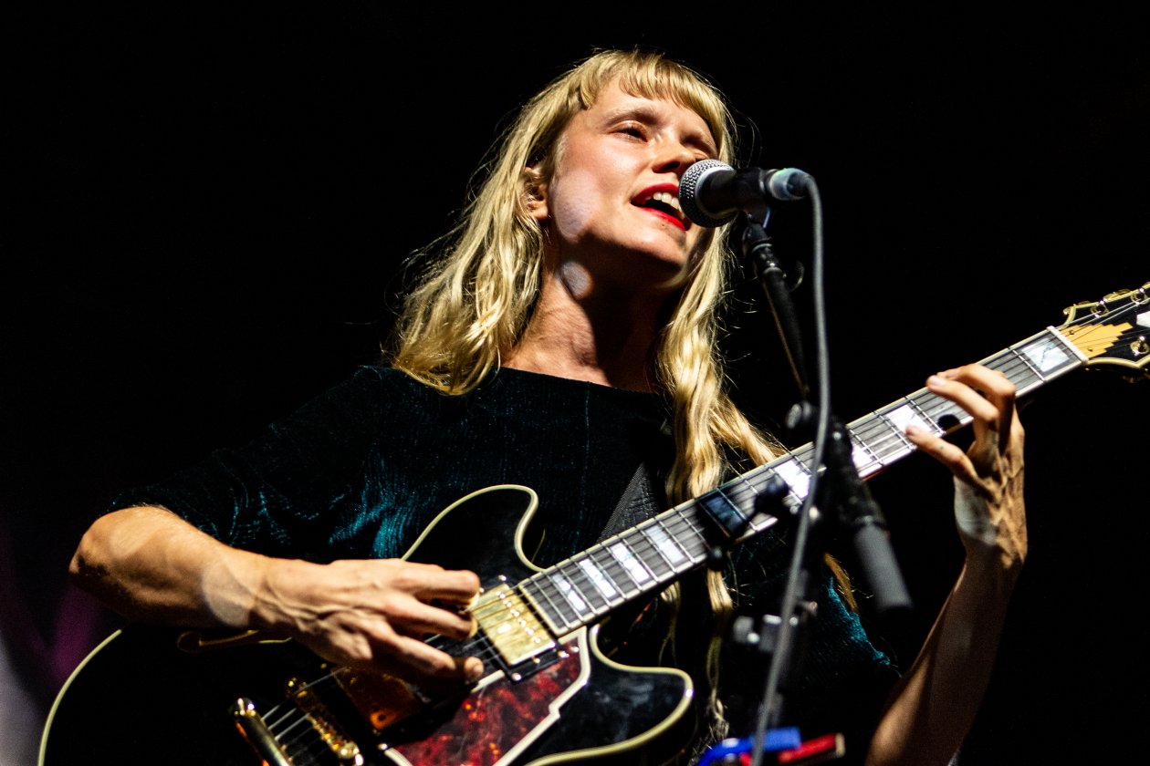 Tourfinale im Berliner Wohnzimmer. – Alice Phoebe Lou.