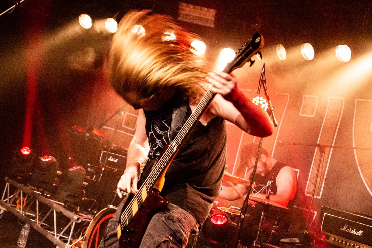 Alien Weaponry – Noch nicht volljährig, aber schon Profis in Sachen Moshpit-Anheizen. – Headbangen ist Pflicht.