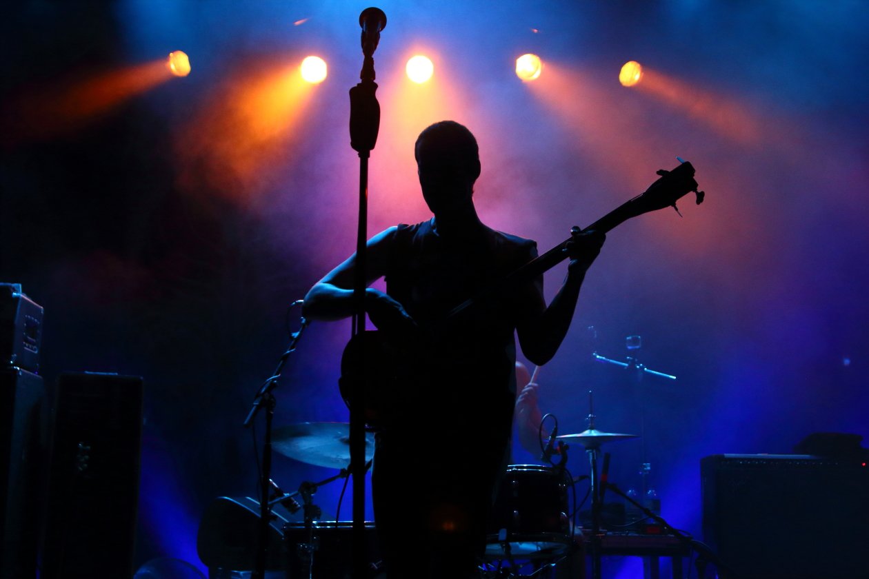 All Them Witches – Ausverkauftes Haus während der "Sleeping Through The War"-Tour. – Dim the lights, please.