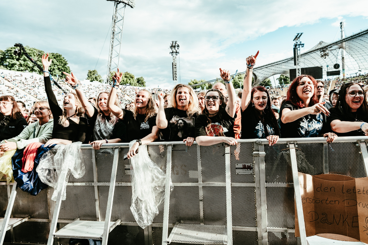 Alligatoah – Showtime: Zum Tourabschluss ein Festivalgig. – Fans.