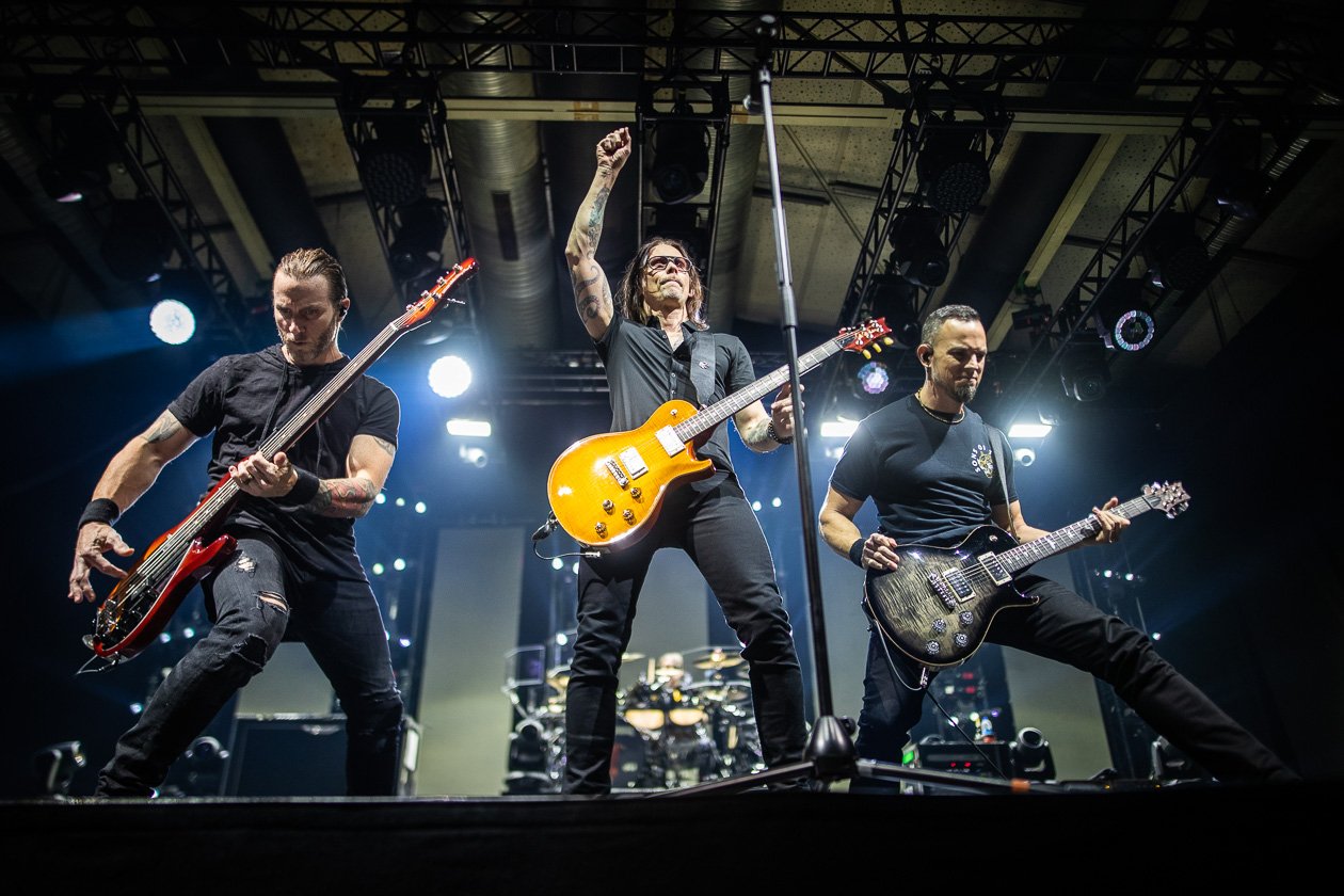 Auch in Berlin gern gesehene Gäste: Myles Kennedy und Band. – Alter Bridge.