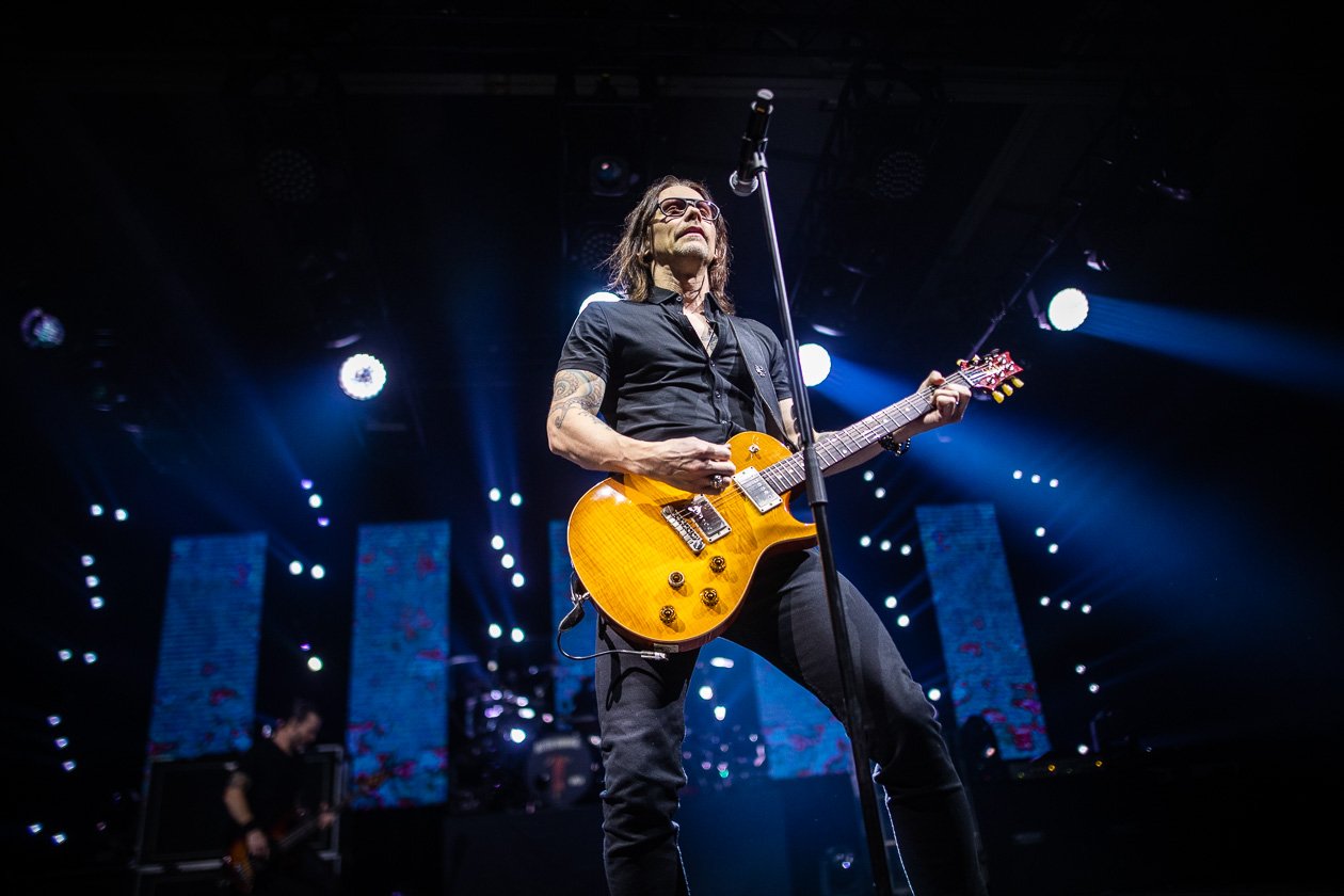 Auch in Berlin gern gesehene Gäste: Myles Kennedy und Band. – Alter Bridge.