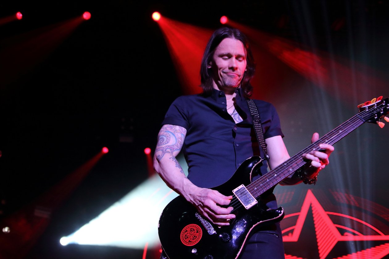 Myles Kennedy, Mark Tremonti und Bande auf The Last Hero-Tour. – An Selbstbewusstsein mangelt es Alter Bridge nicht.