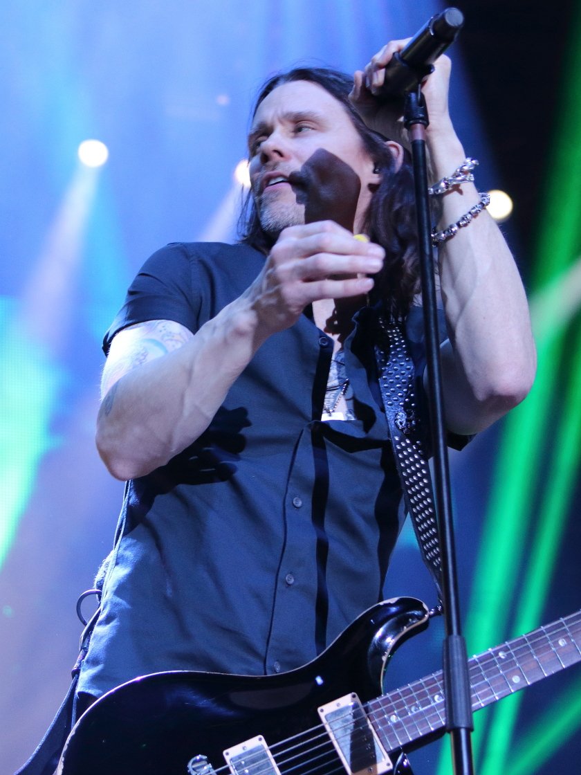 Alter Bridge – Myles Kennedy, Mark Tremonti und Bande auf The Last Hero-Tour. – Die Rockstarposen sitzen.
