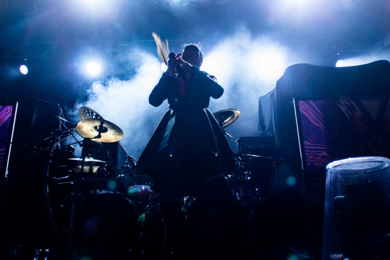 Amaranthe – "Wolfsnächte" mit Powerwolf und Kissin' Dynamite. – Elize Ryd.