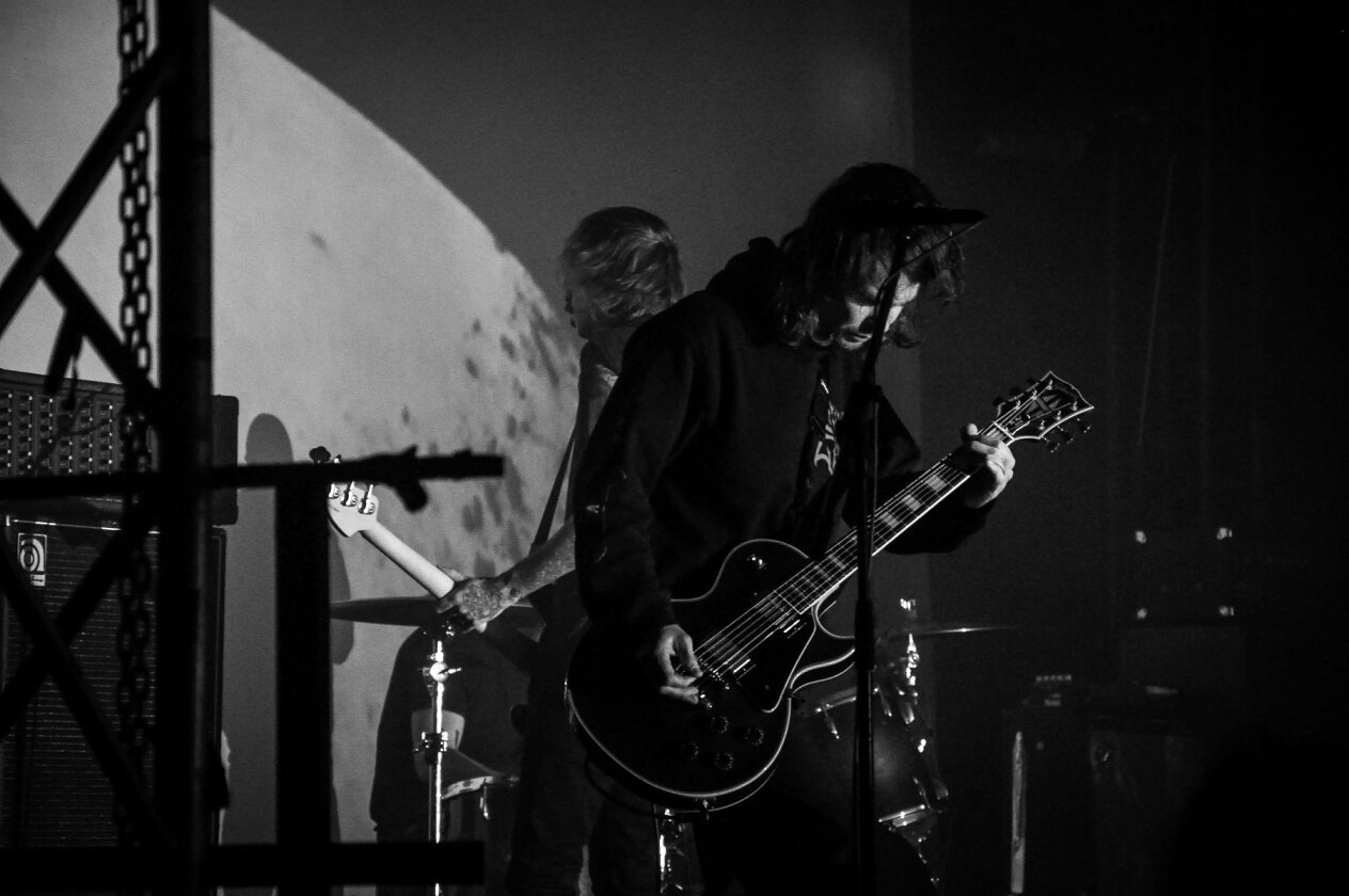 Mit Dornen und Galgen: In der Essigfabrik spielen Amenra ihr bisher größtes Köln-Konzert. – Bossu.